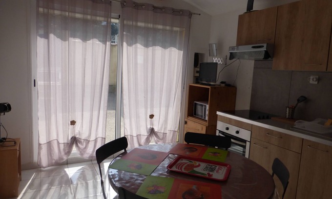 Restinclieres Casa | Alquiler de casita independiente para 2 personas con jardín privado y piscina