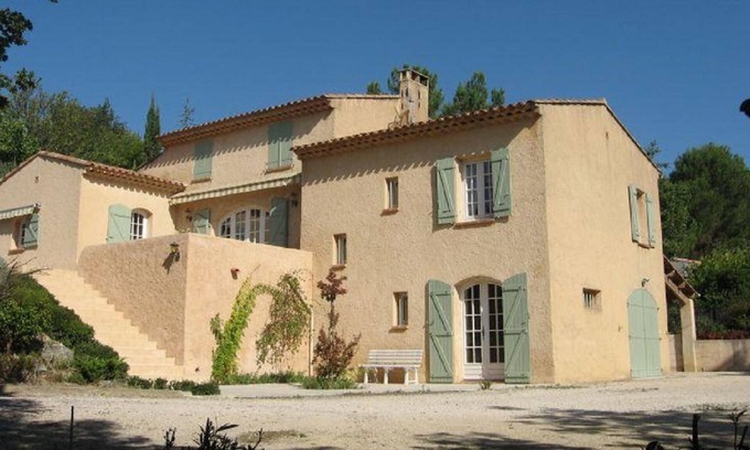 Pertuis Apartamento | Estudio independiente en la villa de planta baja, con aparcamiento seguro