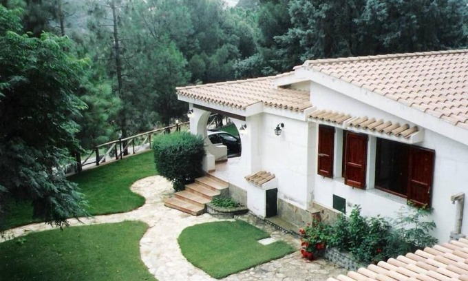 Solanas Villa | Villa independiente con jardín exclusivo.