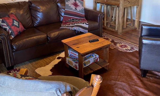 San Saba Casa | Indian Blanket Suite @ Wildflower Lodge