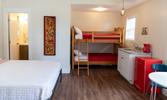 Dahlonega Casa | Indian Hills Retro Motel Suite H