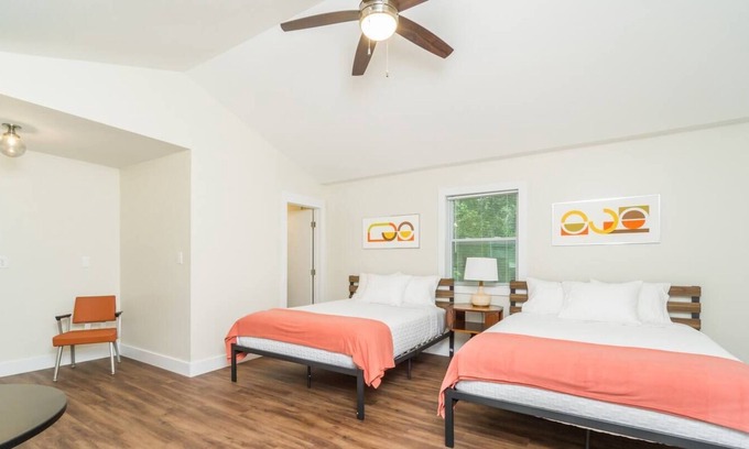 Dahlonega Casa | Indian Hills Retro Motel Suite K