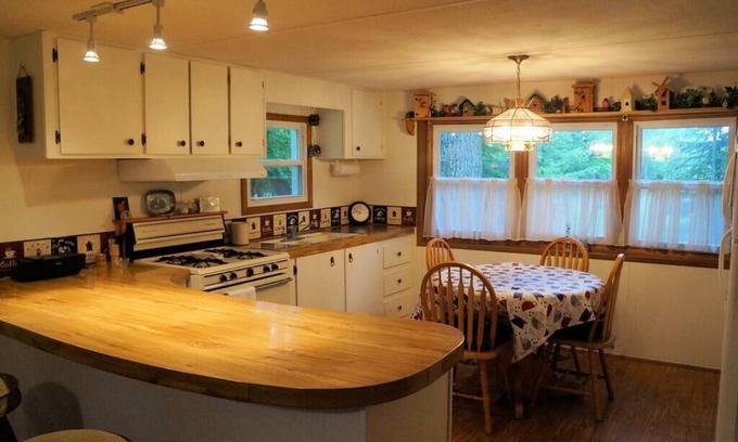 Indian River Casa | Indian River - Charming Retreat Close to River