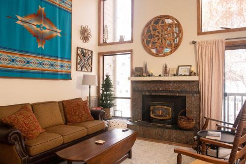 Elkhorn Village Apartamento | Indian Springs Condo 2415