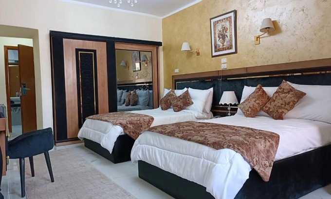 Al Duqqi Hotel | Indiana Hotel