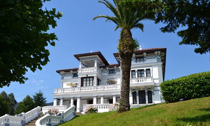 Loro Villa | Casa Indiana entre Pravia y Salas