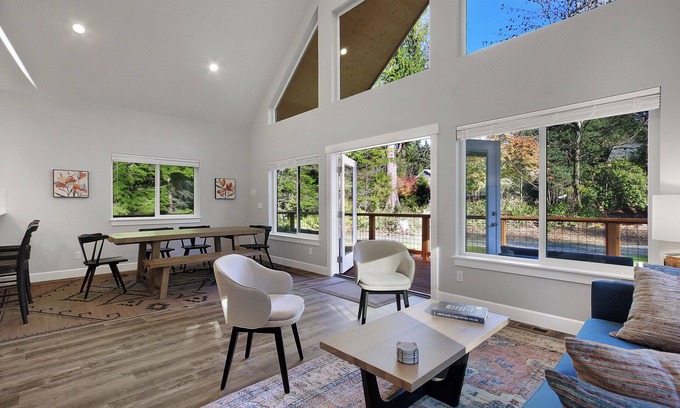 Indianola Casa | Indianola Cedar House - New Build 2024, Wraparound Deck + Quality finishes