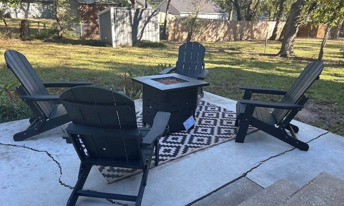 Ada Casa | Indie vibe fire pit 3 BR minutes to ECU