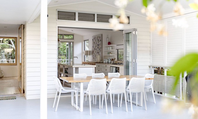 Yaroomba Casa | Indigo Blue - backs on to bush 10min walk to beach