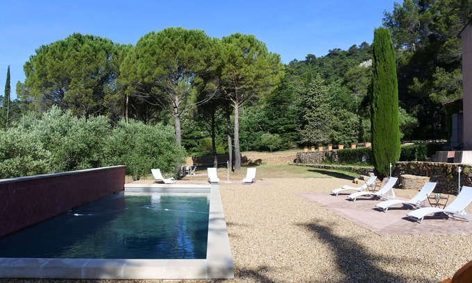 La Roquebrussanne Casa | piscina climatizada, tranquila, 2 habitaciones con encanto, a 40 minutos del mar