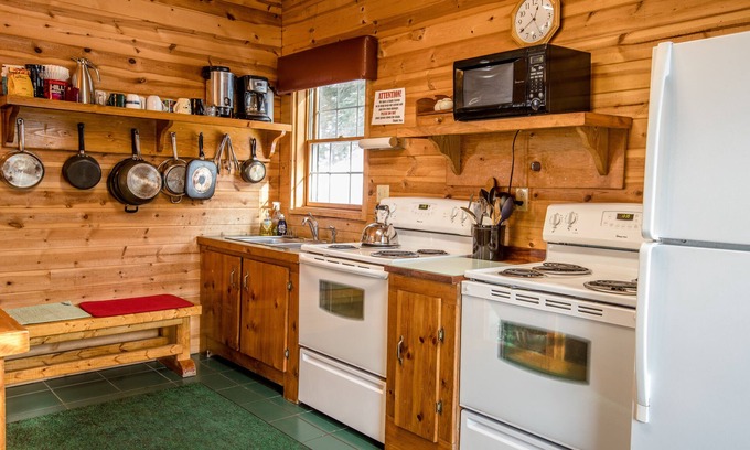 Ironwood Cabina | Individual Charming Cozy Northwoods Village Ski Cabin Unique