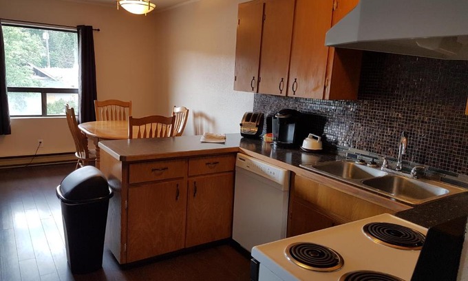 Blarchmont Apartamento | INDOOR COMFORT IN AN OUTDOOR PARADISE Sleeps 4- 5 Min to Golf & Ski