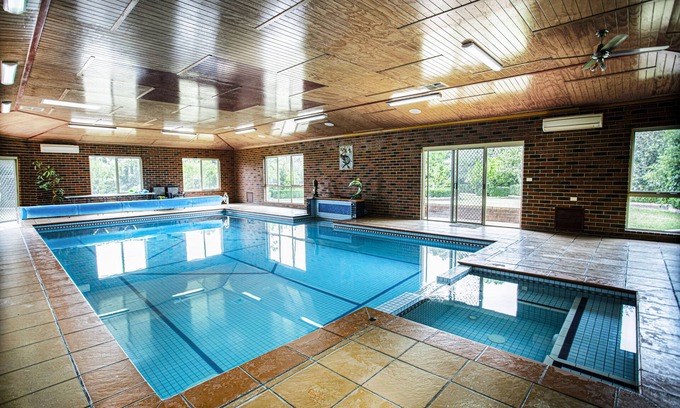 Mornington Casa | Indoor Heated Pool & Spa-The Pomegranate