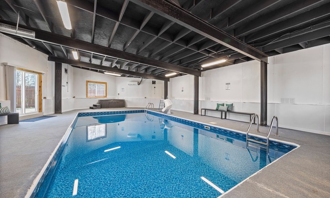 Milan Casa | Indoor Heated Pool |Game Room|Hot Tub|Sauna Near Sandusky| The Indoor Oasis