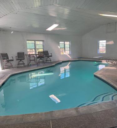 Southeast Houston Casa | Indoor Heated Pool, Hot Tub and Steam Room