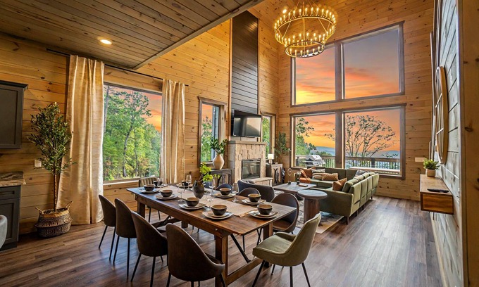 Sevierville Cabina | Indoor Heated Pool with Stunning Views!!!