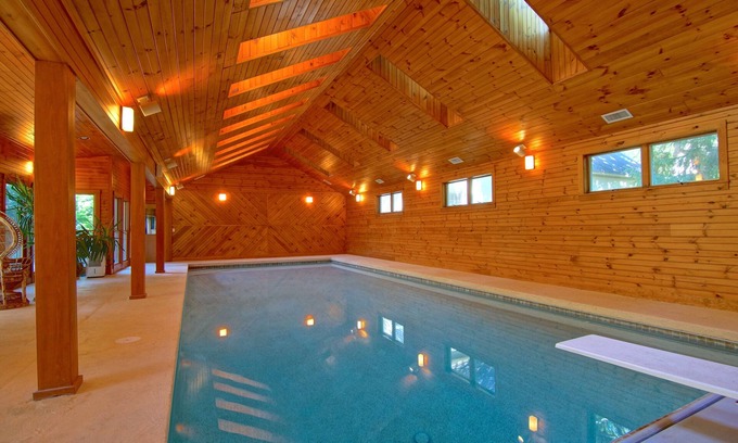 North Hampton Casa | Piscina cubierta, a 2 millas del océano, 7,000 pies cuadrados de casas de lujo