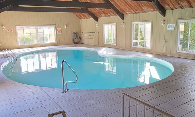Winchester Casa | Piscina cubierta, jacuzzi, chimeneas, golf, entorno tipo parque. Lugar de reunión familiar!