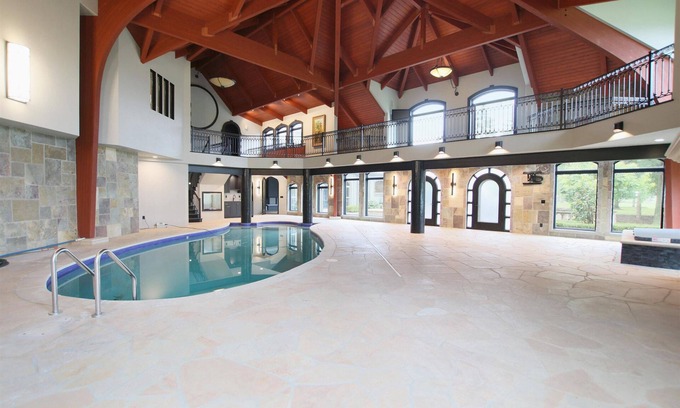 Fond du Lac Casa | Indoor Pool-HotTub-Movie Theatre-Pool Tables-Water & Fire Fountain
