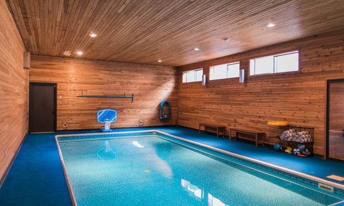 Fairwood Casa | *Indoor Pool* Stay and Play Family Home in Spokane