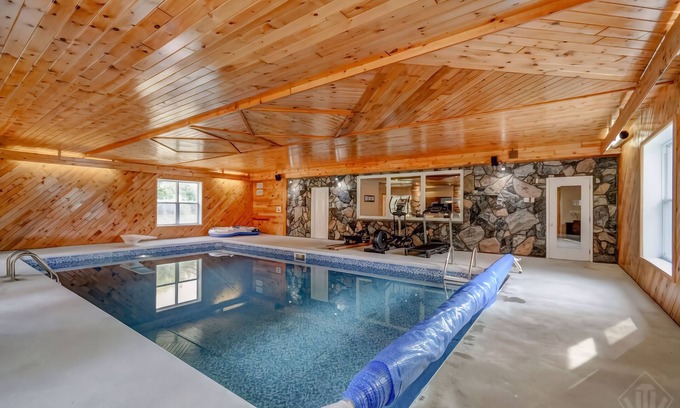 Armour Cabaña | Indoor Saltwater Heated Pool w/ Tennis & Multi-Sport Court, Burk's Falls