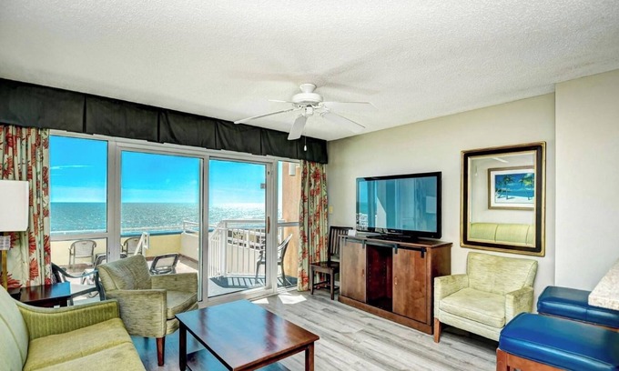 Myrtle Beach Condominio | Indoor Water Park - Dunes Village, Oceanfront 1BR!