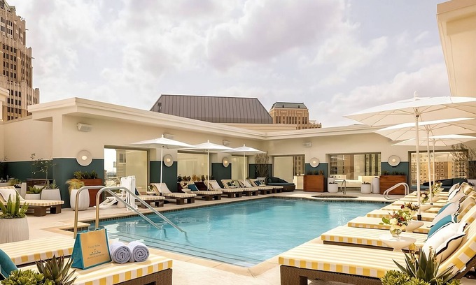 Downtown San Antonio Hotel | Indulge In An Unforgettable Getaway Experience! 3 Family-friendly Units, Pool