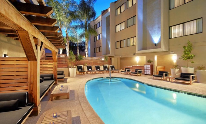 Calabasas Casa | Indulge In An Unforgettable Getaway Experience! Dog-friendly Property, Pool!