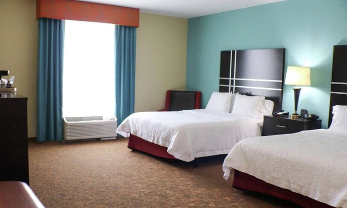 West Oak Hill Casa | Indulge in Soothing Comfort! Room for Groups!