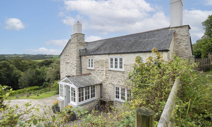 Liskeard Cabaña | Indulge in ultimate luxury with a family escape to this quintessentially Cornish cottage. Oozing wit