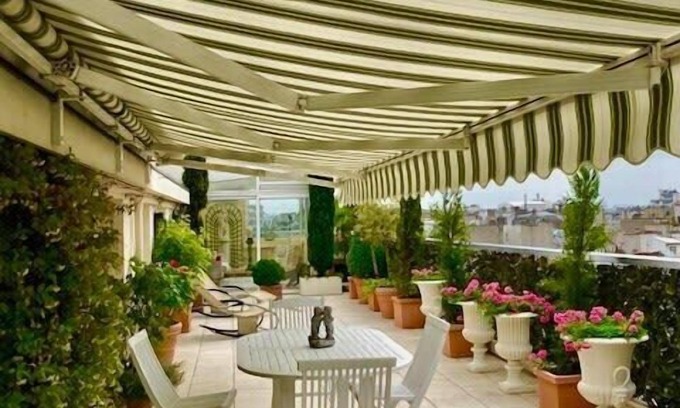 Porte-Dauphine Apartamento | Indulgence, is a Splendid Paris Penthouse apartment with Divine Terrace.