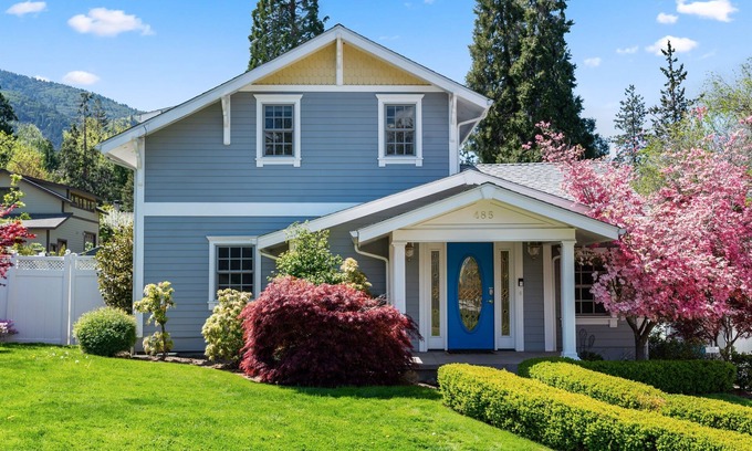 Ashland Casa | Indulgent Retreat: 3 King Suites, Pool & Hot Tub