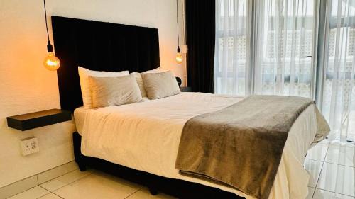 Downtown Johannesburg Apartamento | Industrial CHIC Apartment 113 - Luxury City Escape, Washing Machine & Fast WiFi