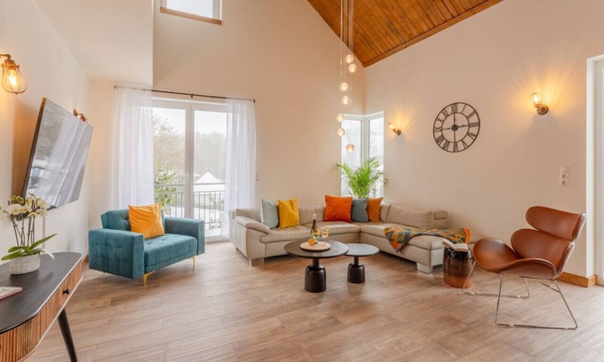 Hohenfels-Essingen Villa | Industrial Loft w/ Whirlpool, Sauna, Terrace