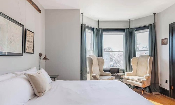 Truxton Circle Condominio | Industrial Loft Offers Historic Feel with Modern Amenities