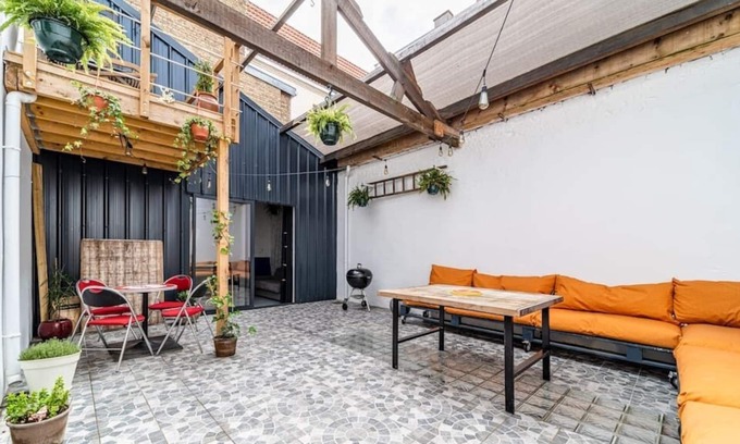 Dunkerque Centre Apartamento | Industrial Loft with Patio in the City Center of Dunkirk