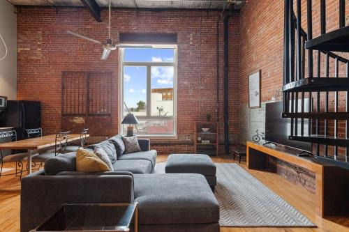 Downtown Apartamento | Industrial Modern Loft in Downtown Lafayette