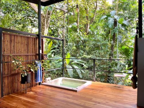 Uvita Apartamento | Industrial Studio with private Jacuzzi