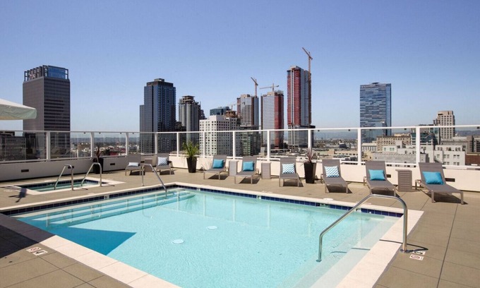 Historic Core Apartamento | Industrial-Style 2BR Condo Downtown LA W/Rooftop
