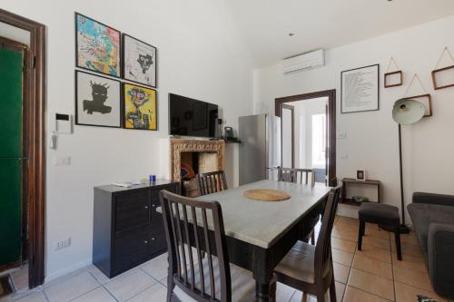 Chinatown Apartamento | Industrial-Style Apartment in Chinatown!