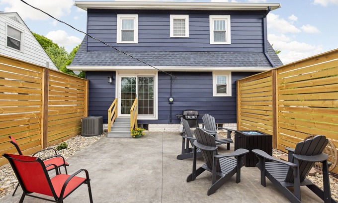 Speedway Casa | Indy Speedway Retreat: King Beds & Near Downtown