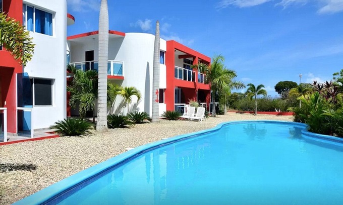 Urbanizacion Tavarez Apartamento | Condominio económico para huéspedes, con piscina e Internet, en el centro de Sosua