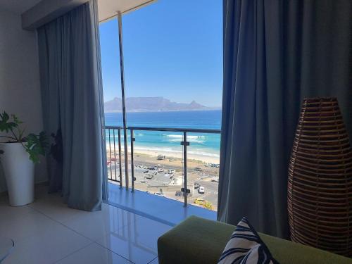 Bloubergstrand Apartamento | Infinity Beachfront 607 - Self Catering Unit