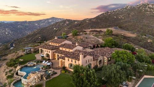 Poway Casa | Infinity Pool Theater Pickleball 360 Views Near Lake Poway Sunset Point Estate by AvantStay