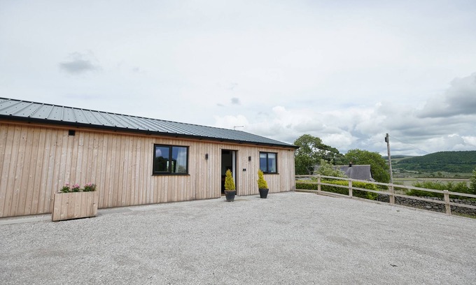 Settle Cabaña | INGLEBOROUGH LODGE, with a garden in Settle