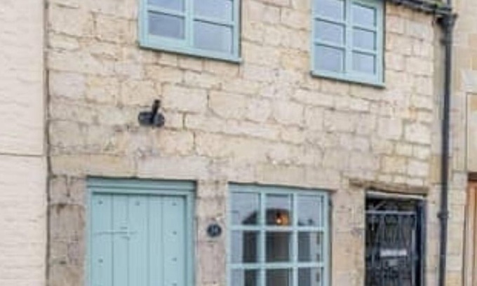 Winchcombe Cabaña | Inglenook Cottage, Winchcombe; Dog-friendly Cotswold Retreat with Woodburner