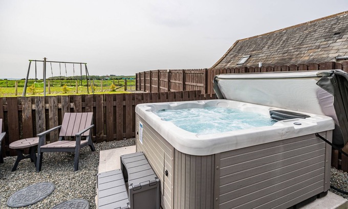 Kirkcudbright Cabaña | Ingleston Farm Cottages No 2 - a cottage that sleeps 6 guests in 3 bedrooms