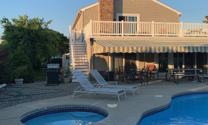 Southend Casa | Piscina enterrada, a corta distancia de la playa, quedan 1 semanas