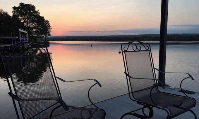 Buchanan Dam Casa | Inks Lake Vacation Home with wonderful water location. Beach & dock.
