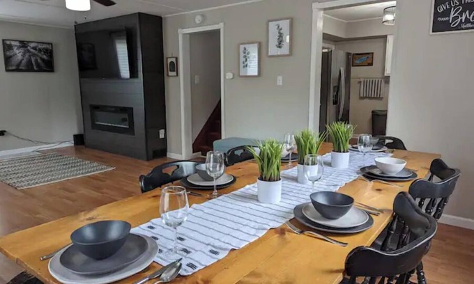 Geneva Casa | Inland Breeze, 10 min to GOTL, 10 to SPIRE, 🍷, 🐟